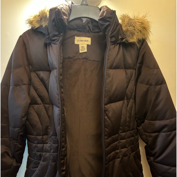 Women’s winter coat with faux fur trim and cozy lining in brown color. Size S. - Picture 2 of 3